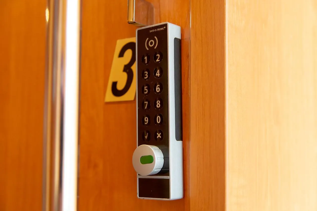 Do Step Inn Central - Self-Service-Hostel Вена Хостел