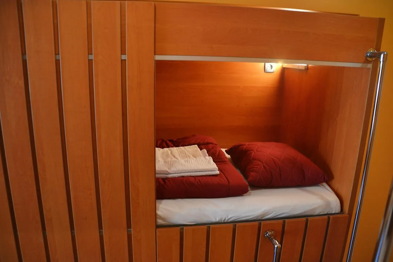 Do Step Inn Central - Self-Service-Hostel Wien Hostel